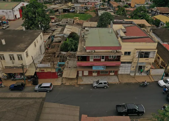 Residencial Avenida Geovanni - Central Sao Tome - Private Bathroom & Solar Backup