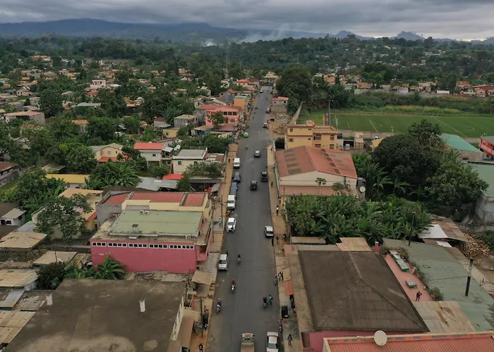 Residencial Avenida Geovanni - Central Sao Tome - Private Bathroom & Solar Backup