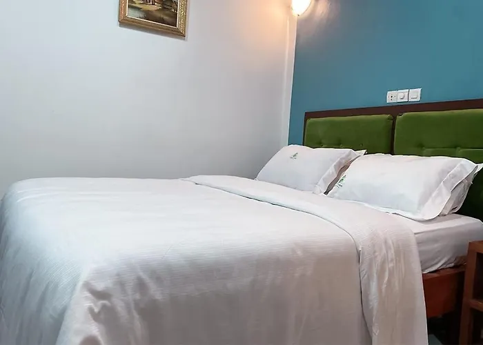Double Twins Hotel & Suites