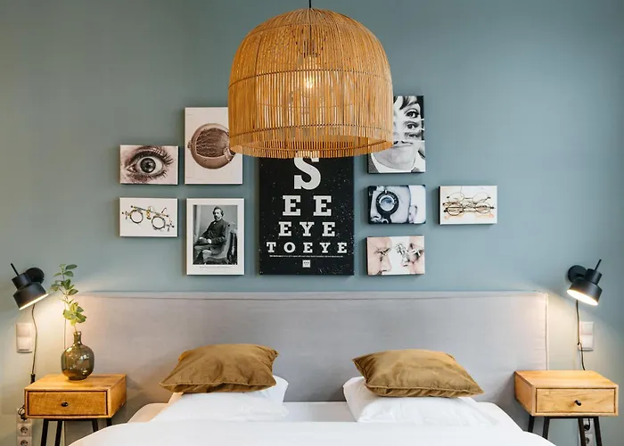 Eye Hotel