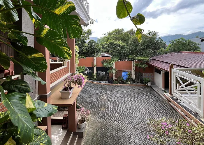 Urbanview Syariah Hotel Kanigara Batu