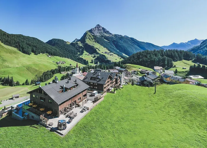 AlpenParks Hotel&Apartment Arlberg Warth mit Pool