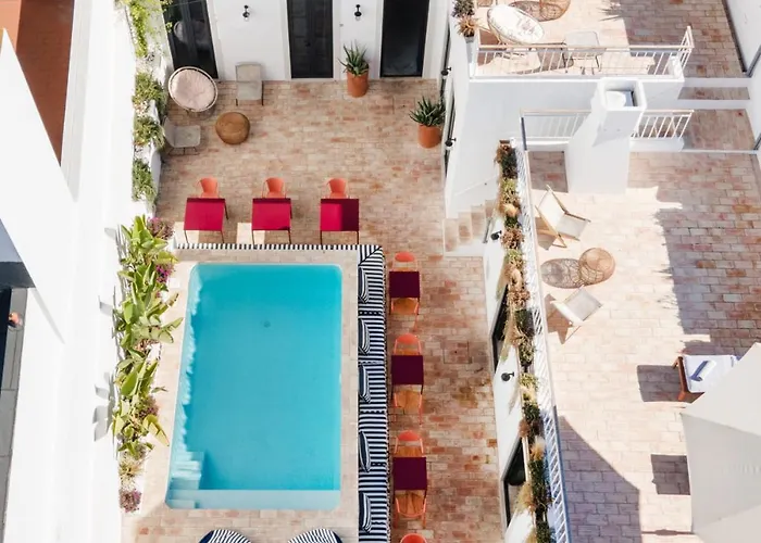 Casa Rosa Villa With Pool In Olhao Centre