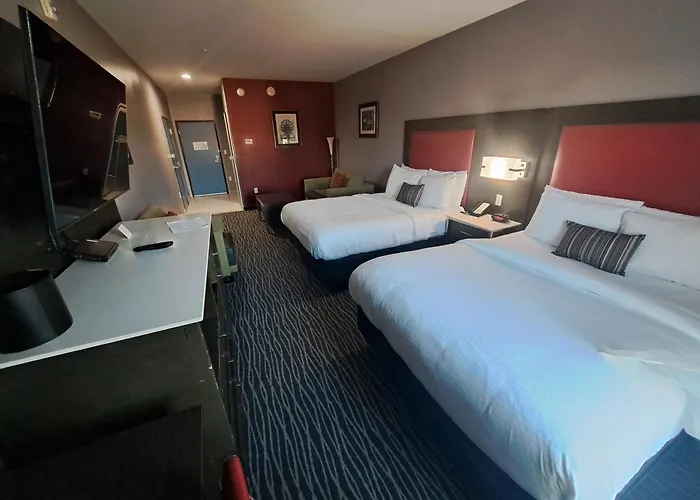 Del-Mar Airport Inn & Suites