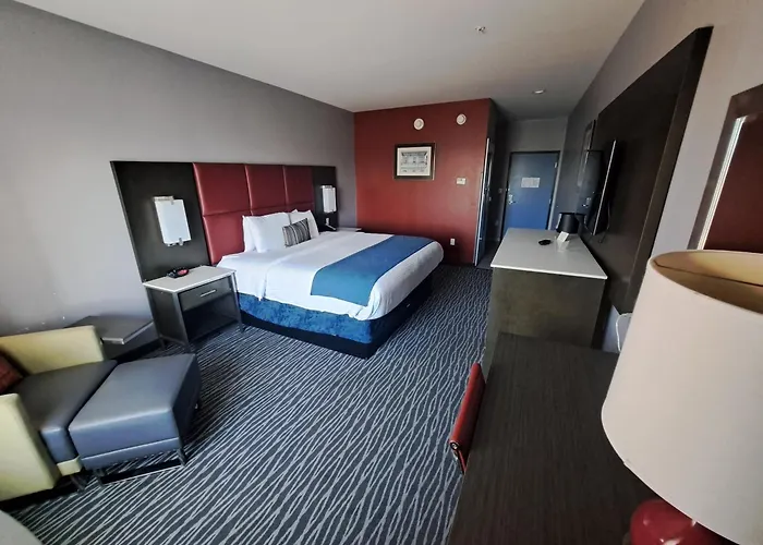 Del-Mar Airport Inn & Suites