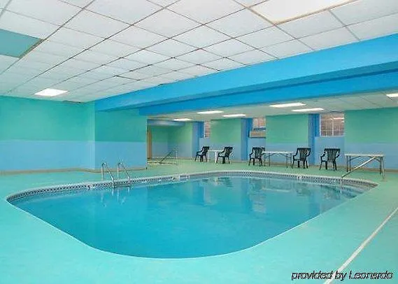 Econo Lodge Inn & Suites