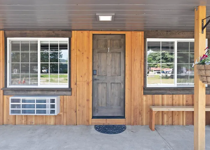 Lake Village Lodge