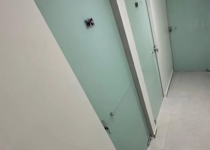 Quarto privativo com banheiro compartilhado em Pousada recém construída,a 500mts do pátio do forró