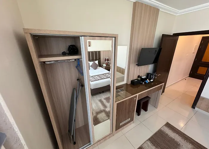 Primotel Suites As Salamah