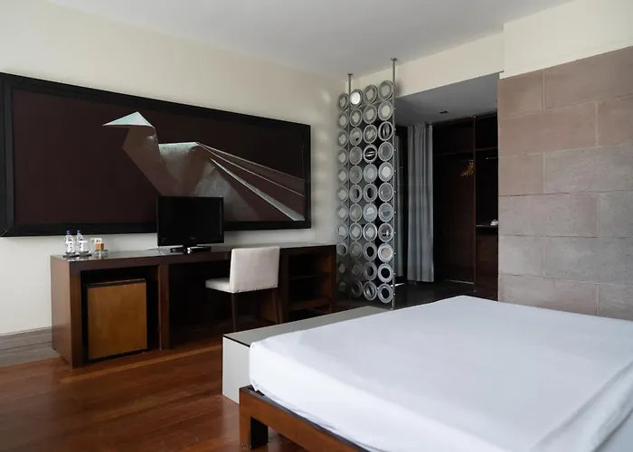 No81 Hotel