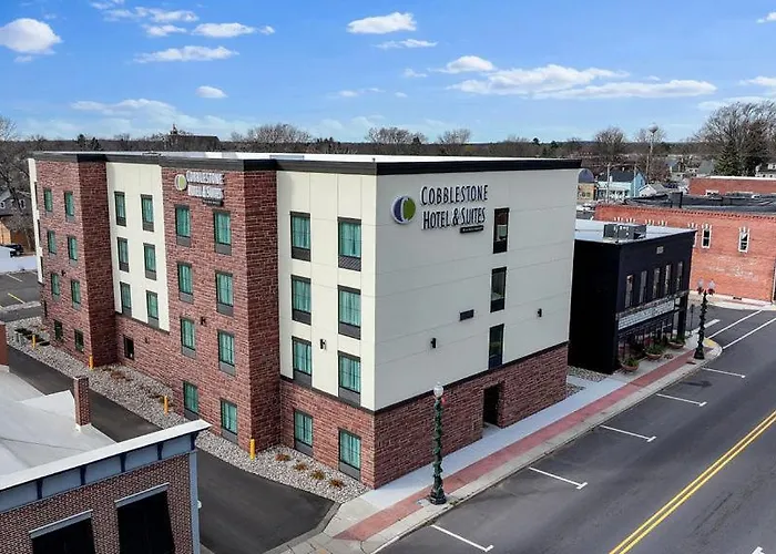Cobblestone Hotel & Suites - Mosinee