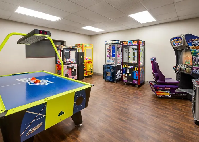 La Quinta Inn & Suites By Wyndham Lake George