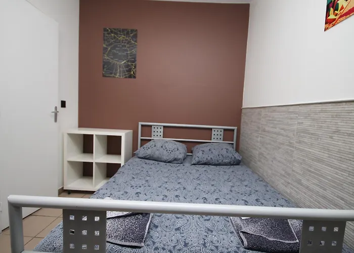 05 - Chambre confort au calme avec TV WIFI Saint-Denis 