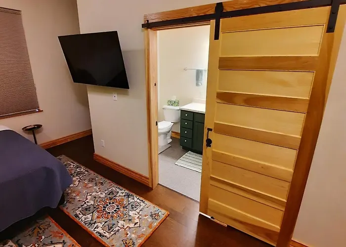 Elkader Suites