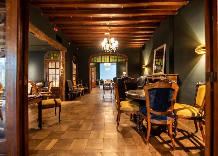 Logis Hostellerie De La Claire Fontaine