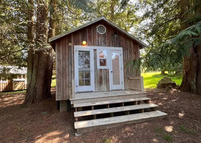 Lopez Farm Cottages & Tent Camping