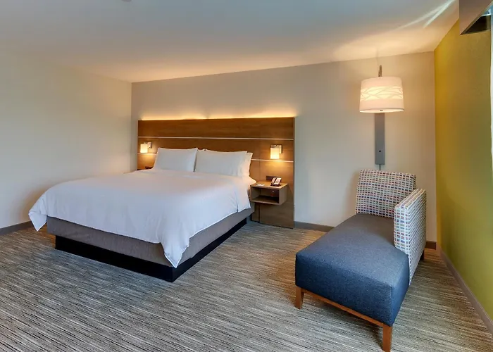 Holiday Inn Express & Suites - Roanoke - Civic Center
