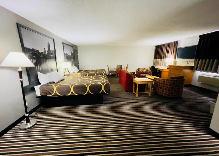 Super 8 By Wyndham Shakopee Hotel