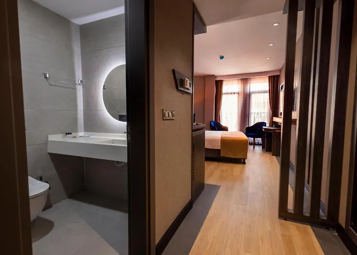 Westdoor Hotel