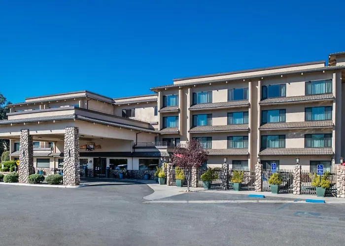 Yosemite Southgate Hotel & Suites