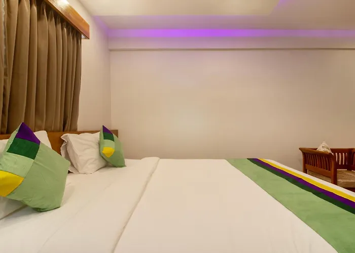 Treebo Elite Plaza, 700 Mtrs From Madikeri Fort
