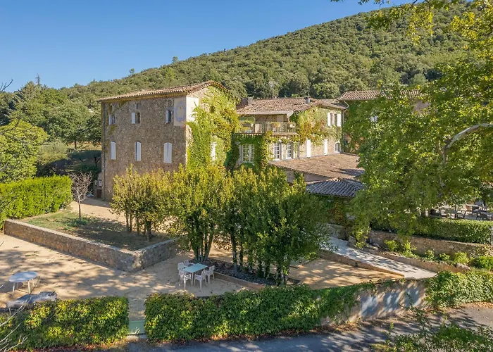 Logis Hotel Restaurant Le Pradinas