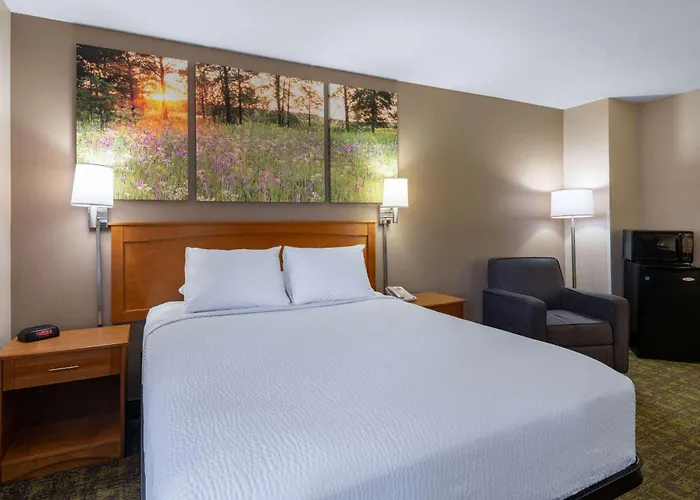 Days Inn & Suites By Wyndham Madison