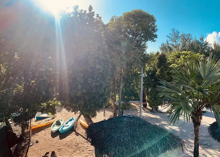 Coral Harbour Beach House And Villas