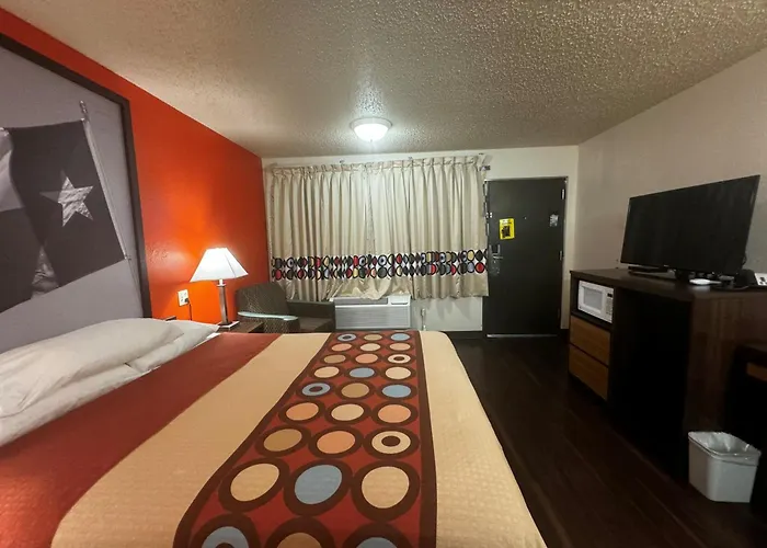 Super 8 By Wyndham Giddings
