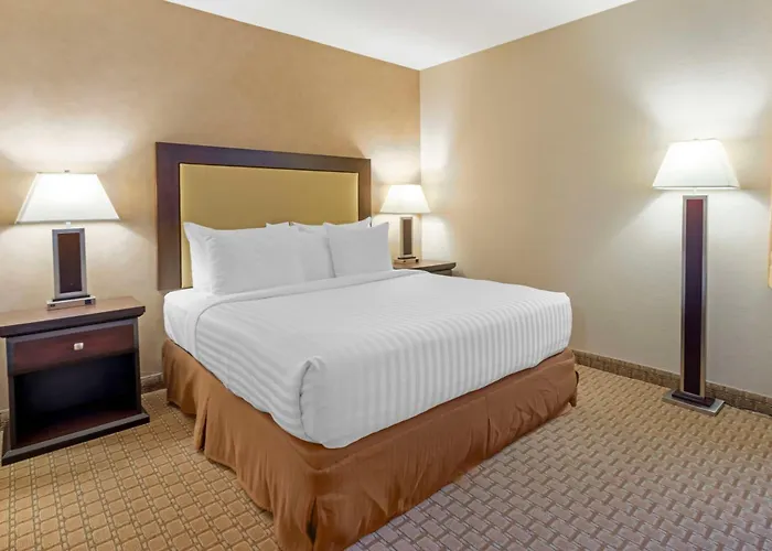 Best Western Plus Emerald Isle Hotel