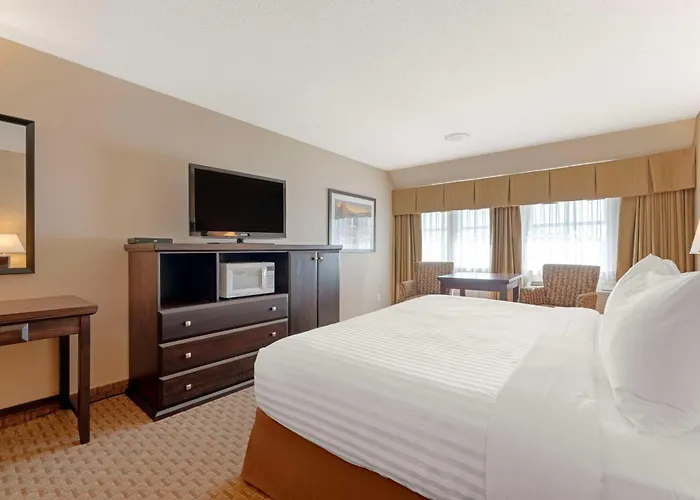 Best Western Plus Emerald Isle Hotel