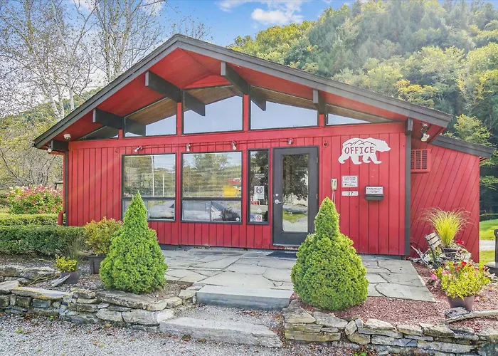 110 Cedarbrook Queen Studio