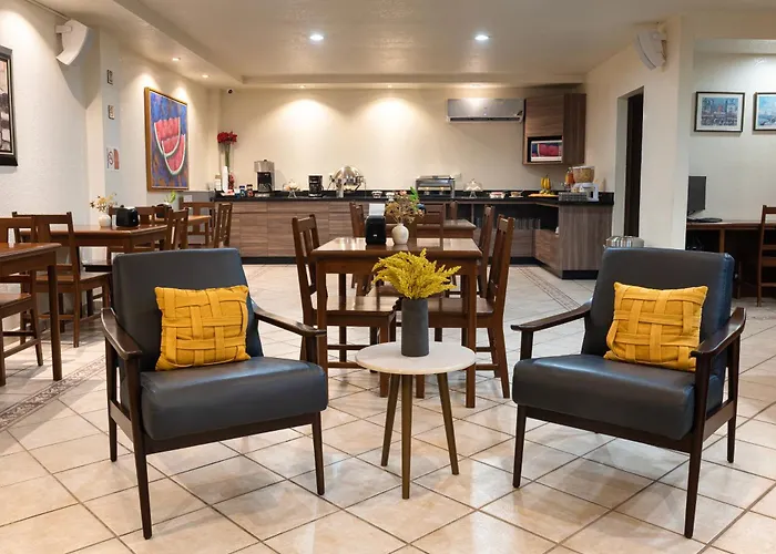 Hotel Quinta San Carlos Inn