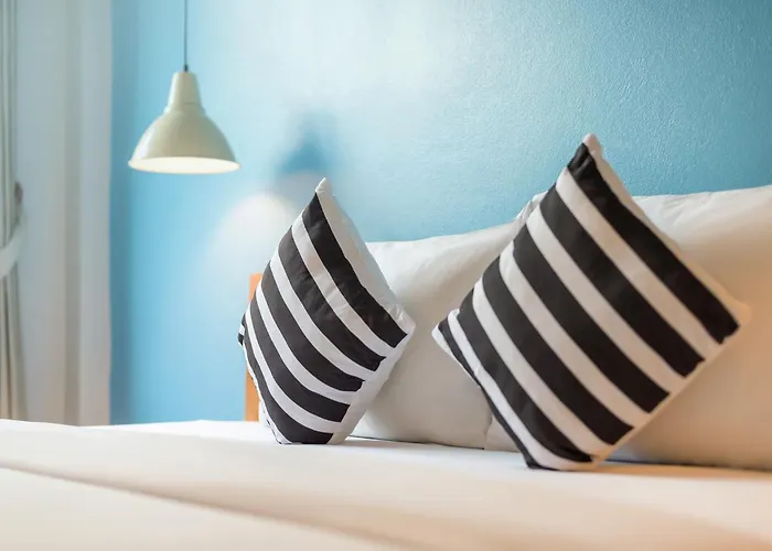 Tiya House Rooms & Cafe