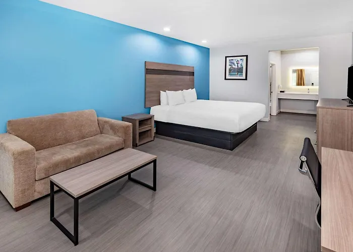 Baymont By Wyndham Freeport Texas