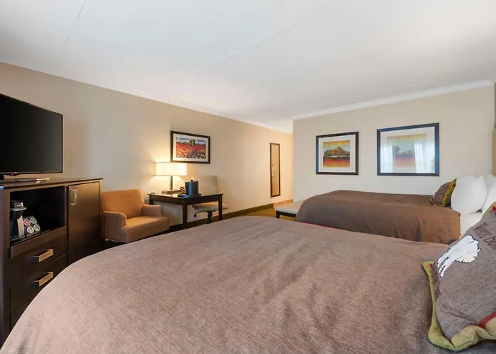 Best Western Plus White Bear Country Inn