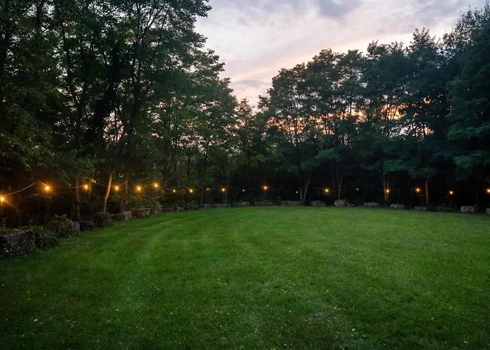 Irish Cottage Inn & Suites