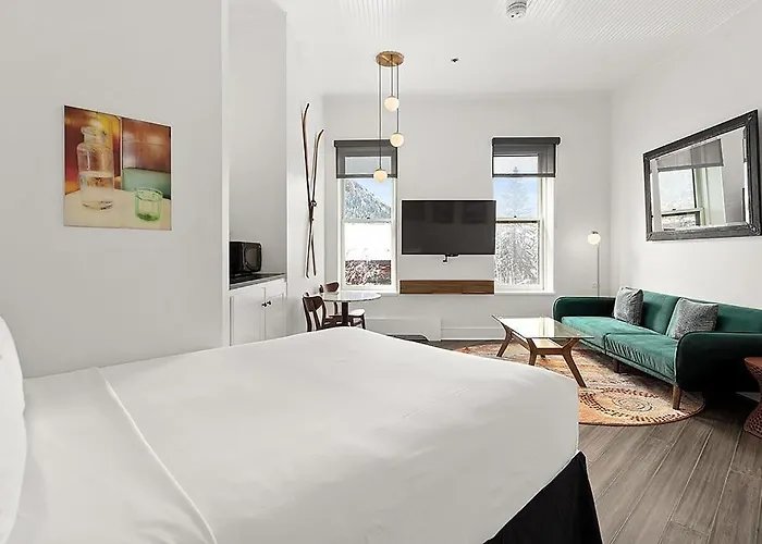 Independence Square 202, Hotel Room Over-Looking The Mall And Aspen Mountain