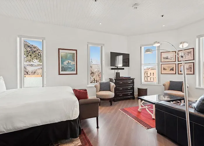 Independence Square Unit 303, Corner Studio With Premier Finishes, Downtown Location