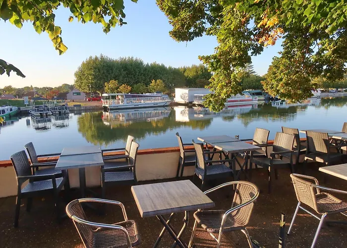 Auberge Du Pont Canal