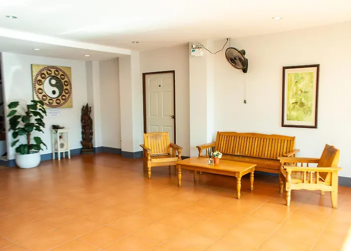 Deng'S Kamala Beach Guesthouse