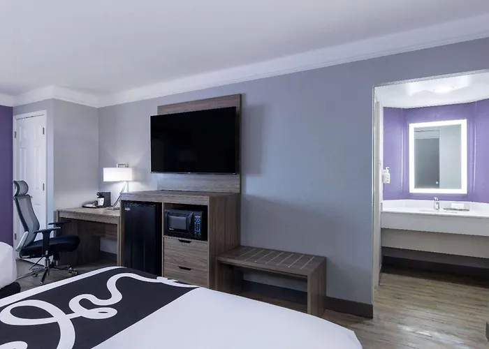 La Quinta Inn By Wyndham Kansas City Lenexa