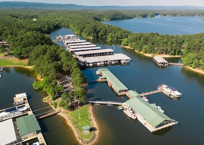 Lakeside Queen Cabana: Poolside Retreat with Full Kitchen