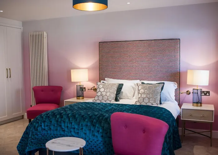 Dewars Restaurant And Rooms