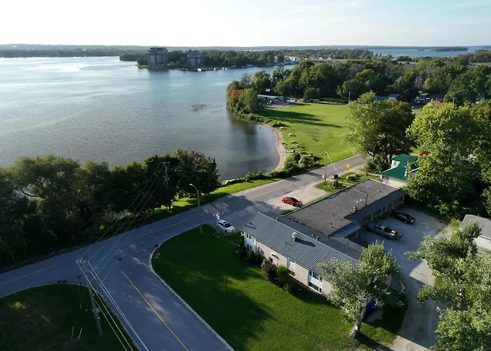 Lakeside Inn