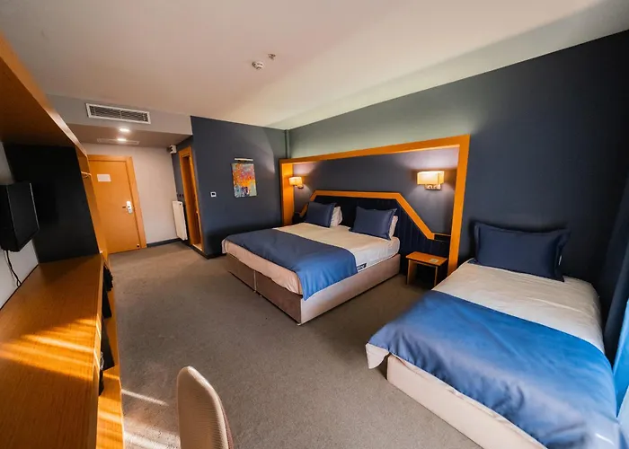 Roof 264 Hotel & Suites