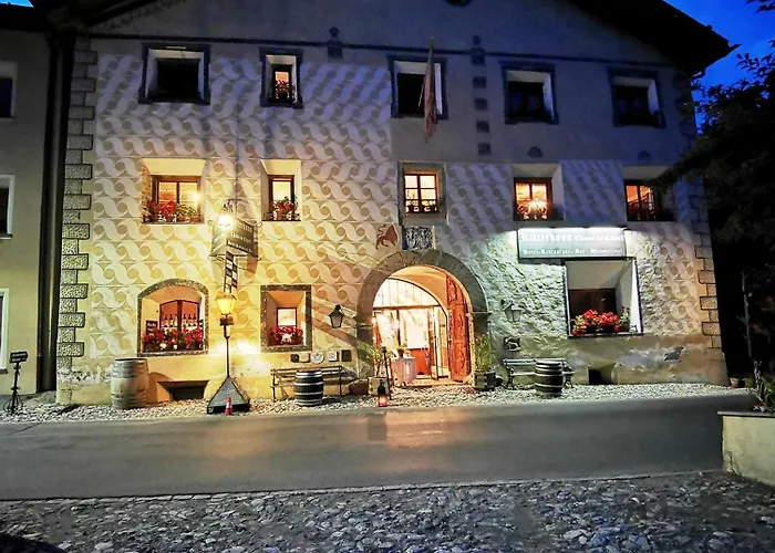 Chasa De Capol - Historische Gaststaette & Weinkellerei