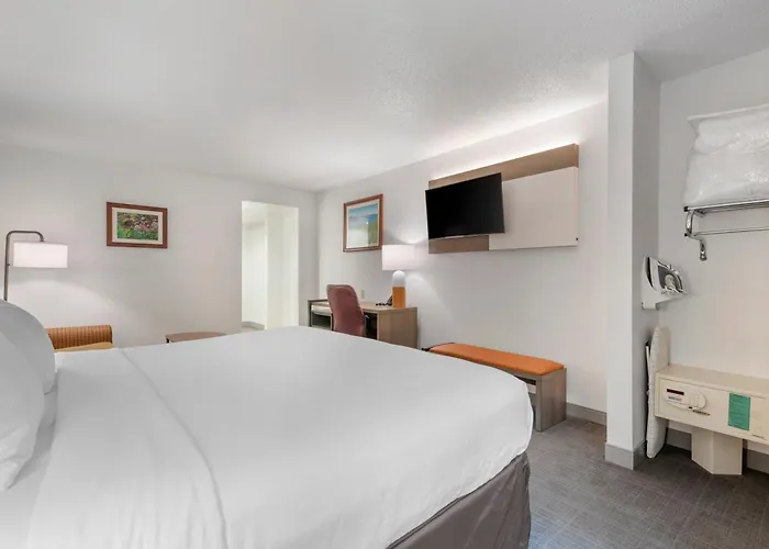 Comfort Inn & Suites Lake George