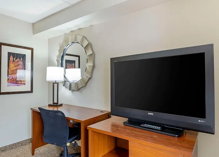 Comfort Suites At Virginia Center Commons