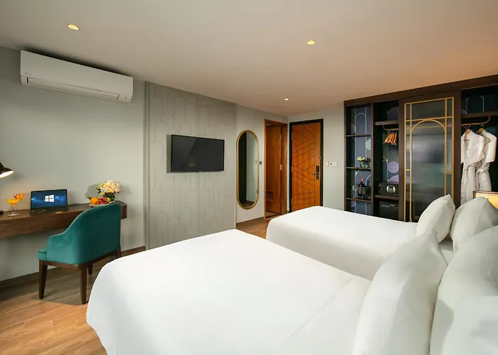 May De Ville Lakeside Hotel